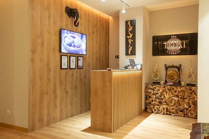 Exfoliating and Moisturizing Body Treatment of 60 min in THAI MASSAGE ALURA - Who Should Consider This Treatment?