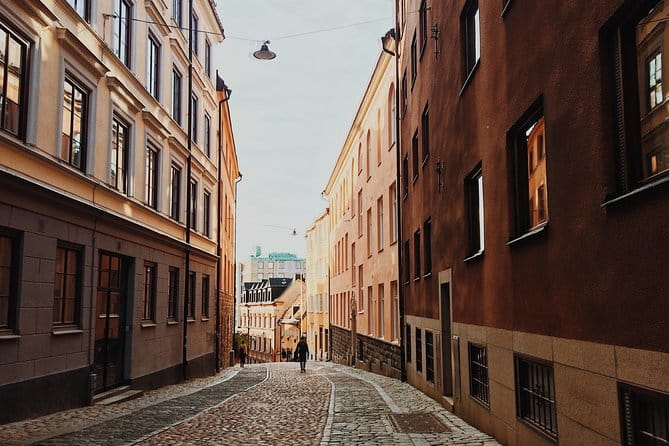 Explore Stockholm in 60 minutes with a Local - Who Should Consider This Tour?