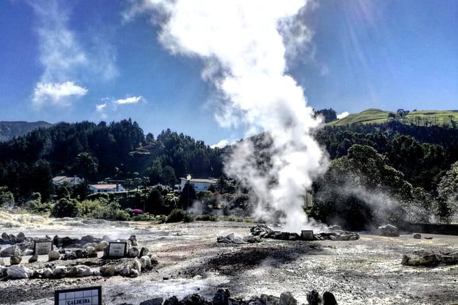 Full Day Jeep Tour Furnas with lunch (Cozido) and drinks included - Key Points