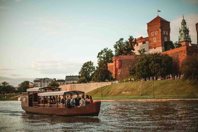 Gondola cruise The Vistula River Krakow private tour up to 12 person - Entering the World of a Krakow Gondola: What to Expect