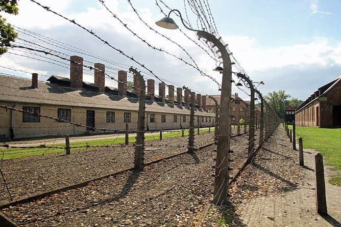 Guided Group Tour to Auschwitz-Birkenau from Krakow - Auschwitz-Birkenau: Visiting the Heart of Darkness