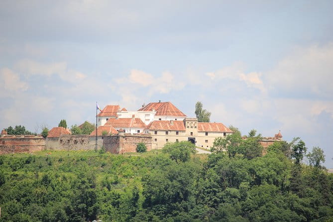 Guided visit in Spanish to the medieval center of Brasov (native Spanish guide). - Who Should Consider This Tour?