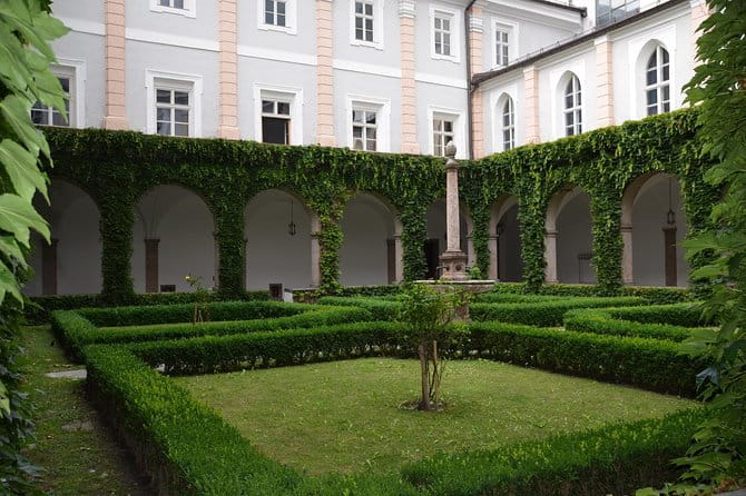 Innsbruck Walking tour with private guide - The Gothic Grace of Hofkirche and the Stadtturm Views