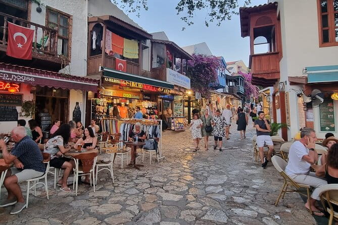 Istanbul Tour Guide - Price and Logistics