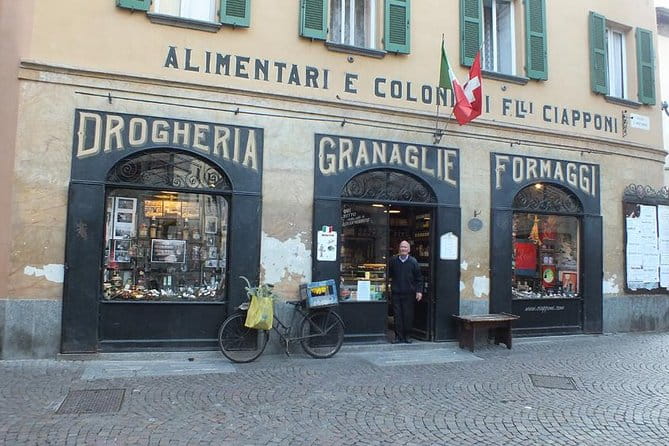 Lake Como & Wine Tour in Valtellina Valley - Full day - Tasting Local Cheeses and Pizzoccheri: A Culinary Journey