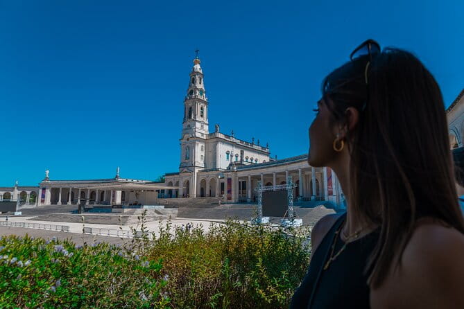 Lisbon: Sintra, Pena Palace, Nazaré & Fátima Small Group Tour - Detailed Breakdown of the Itinerary