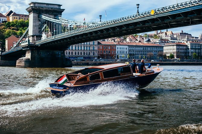 Luxurious, private day cruise with a waterlimousine to Szentendre - Navigating the Itinerary: What You’ll See and Do