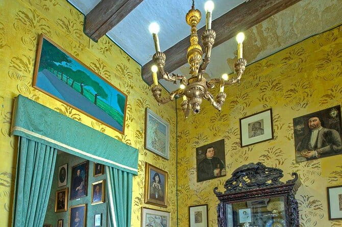 Malta Shore Excursion: Private Tour of Historic Palaces and Noble Homes - Exploring Village Charms on the Route Back