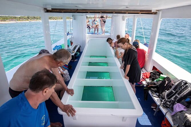 Medulin: Private Glass Bottom Boat Tour to Levan Island - Logistics, Duration, and Suitability