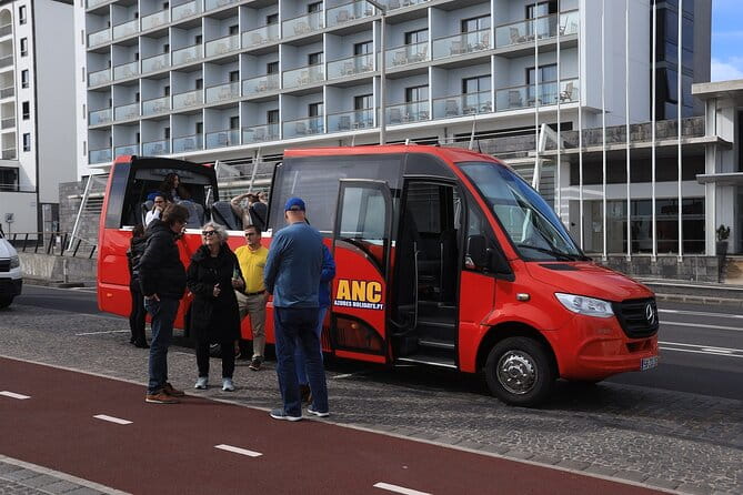 Minibus  Laketour  Sete Cidades / Lagoa do Fogo  Full Day (Shared) - Practical considerations: Who is this tour right for?