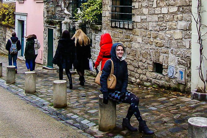 Montmartre Walking Tour with a Private Local Guide - Authentic Experiences and Hidden Corners