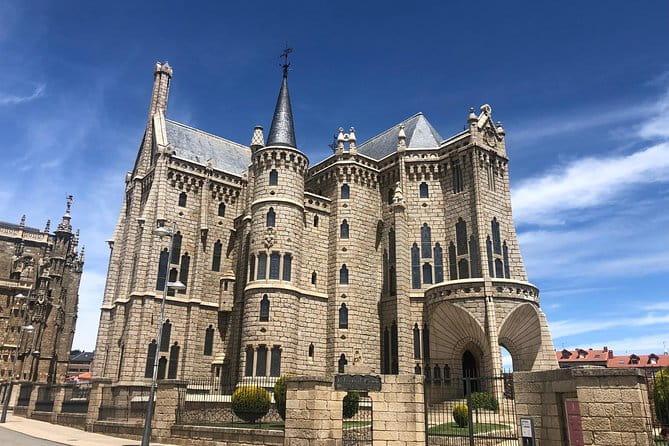 Northern Spain Tour in private 8 - 15 days Spanish English - From Coastal Marvels to Mountain Sanctuaries