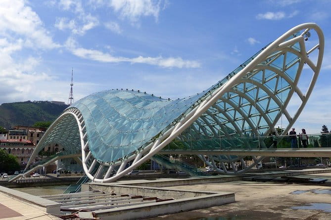 Old Tbilisi & Mtskheta. Private tour from Kutaisi - Exploring Old Tbilisi’s Vibrant Streets