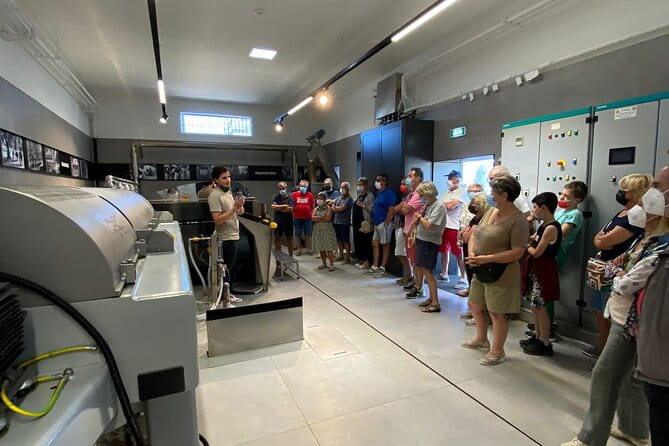 Olive Oil Private Tour and Extra Virgin Olive Oil Tasting in Altamura - In-Depth Review: Exploring Olive Oil at Perniola in Altamura