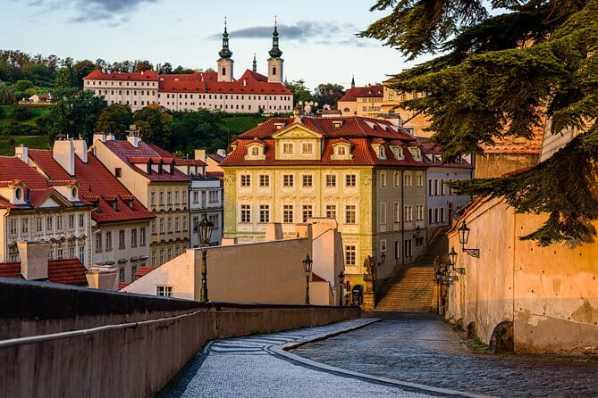 One Prague Tour: The Castle Side with local Food & Beer - The Sum Up
