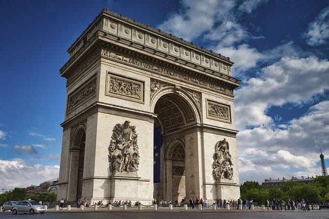Paris Arc de Triomphe Entry and Mini Walking Tour - The Itinerary: From the Seine to the Top of the World