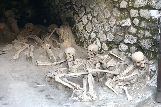 Pompeii and Herculaneum Private Tour with Pick up and Wine Tasting - Herculaneum: The Upscale Roman Retreat