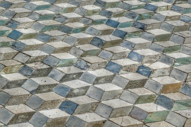 Pompeii: Private Tapsy Tour for Families with Kids - The Baths and Worship Areas: Seeing Daily Life