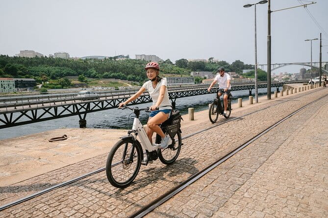 Porto Riverbank E-Bike Tour - Atlantic Coast, Gardens - The Experience in Detail: Navigating Porto by E-Bike