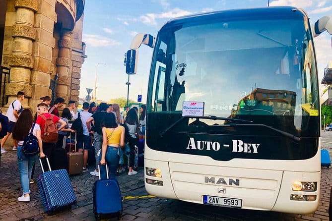 PRAGUE AIRPORT - CITY TRANSFERS in Spanish - The Vehicle and Comfort Level