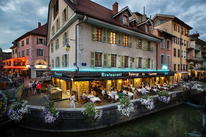 Private 2-hour Walking Tour of Annecy with official tour guide - Things to Keep in Mind