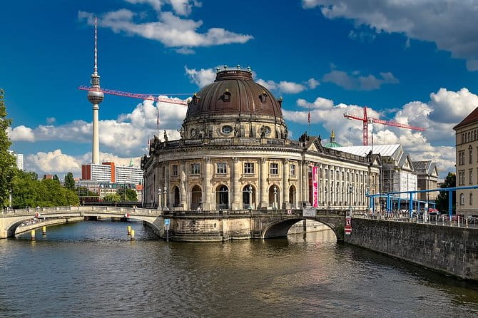 Private 4-hour walking tour of Berlin with official tour guide - Discovering Berlin’s Most-Visited Sights