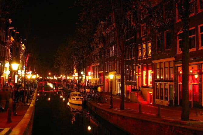 Private Amsterdam Red Light District tour with food tastings - A Deep Dive into the Experience