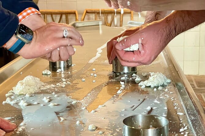 Private Azeitão Cheese Workshop: Wine & Sesimbra from Lisbon - Hands-on Azeitão Cheese Workshop at Quinta Velha