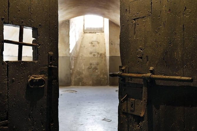 Private Barcelona Old Town & Sky Views: Montjuic Castle & Cable Car Tour - Practical Tips for Making the Most of This Tour