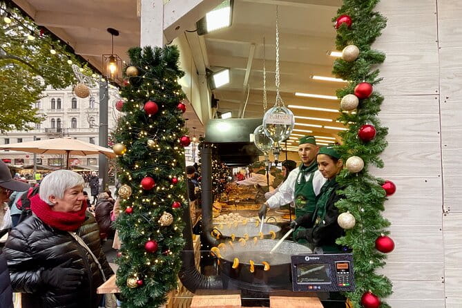 Private Budapest Christmas Market Tour with Chimney Cake & Mulled Wine - The Tour in Detail: What to Expect