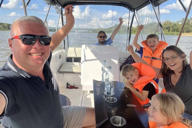 Private Cruise on Vistula in Warsaw for 9 with our Helmsman - FAQ