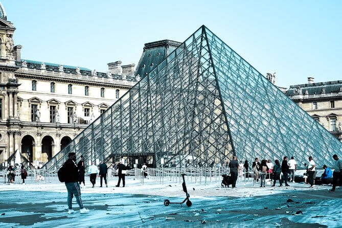 Private day trip: Le Havre to Paris and back, local driver - Frequently Asked Questions