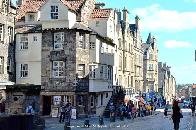 Private Full-Day Walking Tour in Edinburgh with Edinburgh Castle - Who Should Consider This Tour?