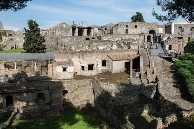 Private Guided Tour Of Naples Historic Center & Pompeii - Food, wine, and local flavor