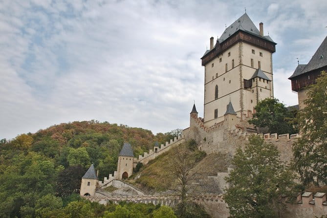 Private Karlstejn castle tour from Prague with Lunch & Admission - Exploring the Courtyards and Main Rooms