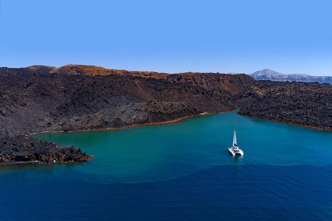 Private Luxury Caldera Cruise with a rich BBQ meal and Open Bar! - Who Will Love This Experience?