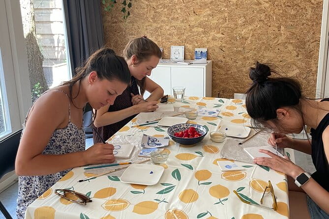 Private Souvenir Creation in Dutch Delft Blue from Netherlands - FAQs