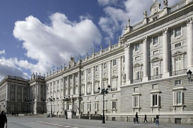Private tour of the Royal Palace of Madrid - Guides and Guest Experiences