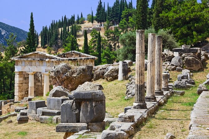 Private Tour to Delphi from Athens with a Licensed Guide - Lunch and Leisure in Arachova