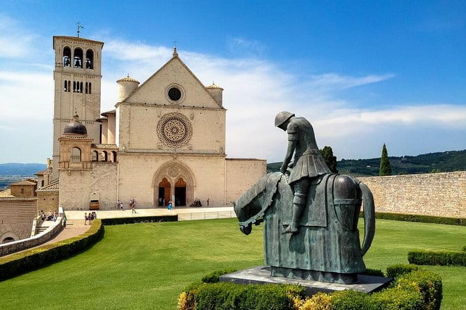 Rome to Florence luxury transfer with Orvieto & Assisi tour and light lunch - From Orvieto to Assisi: A Scenic Drive