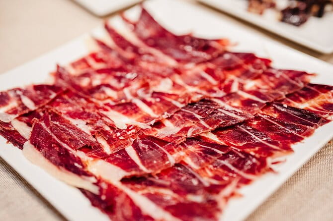 Sagrada Familia Jamón Iberico Masterclass with Wine Tasting - Who Will Love This Experience?