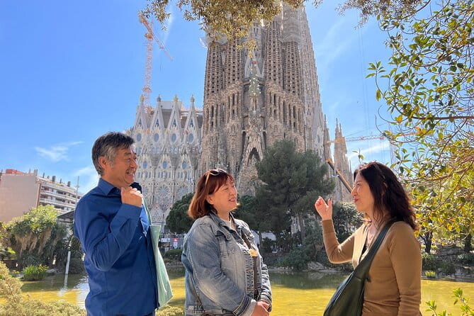 Sagrada Familia Tour with Express Entry and Local Guide - In-Depth Look at the Tour Experience