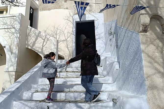 Santorini Semi-Private Small Group Sightseeing Tour - Who is this tour best suited for?