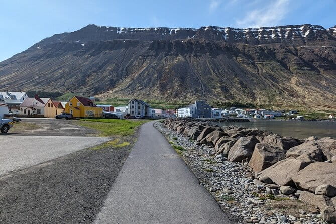 Self-Guided Tour of Ísafjörður: Art, History, and Architecture - Practical Considerations and Tips