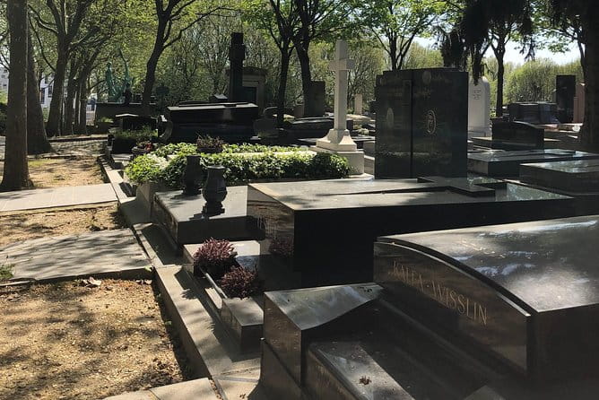 Semi-Private Père Lachaise Cemetery Tour - Why the Small Group Matters