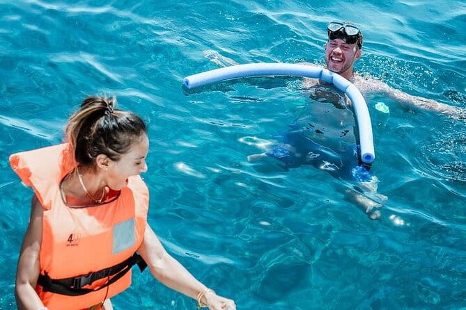 Semi Private Santorini Catamaran Tour - Setting Sail in Santorini: The Itinerary Breakdown