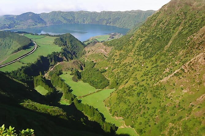 Shore Excursions to the volcano and crater of Lagoa das Sete Cidades - Practical Tips for Your Trip