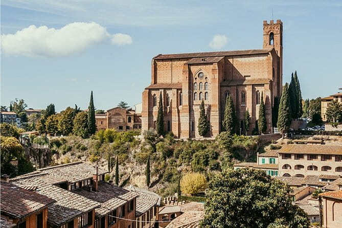 Siena E-Tuk Tuk panoramic Aperitivo with Local Snacks - Who Will Love This Experience?