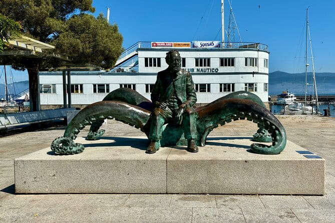 Small Group Historic Walking Tour of Vigo - Diving into the Old Town: Praza de Almeida and Rúa Cesteiros