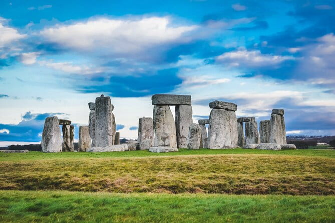Stonehenge & the Cotswolds Including Admission from Bath - A Word of Caution